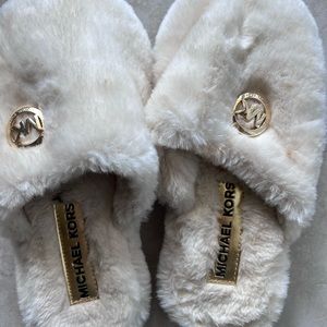 BARELY WORN MICHEAL KOR WHITE SLIPPERS